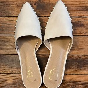 Shu Shop Mules Ivory and Gold 7.5